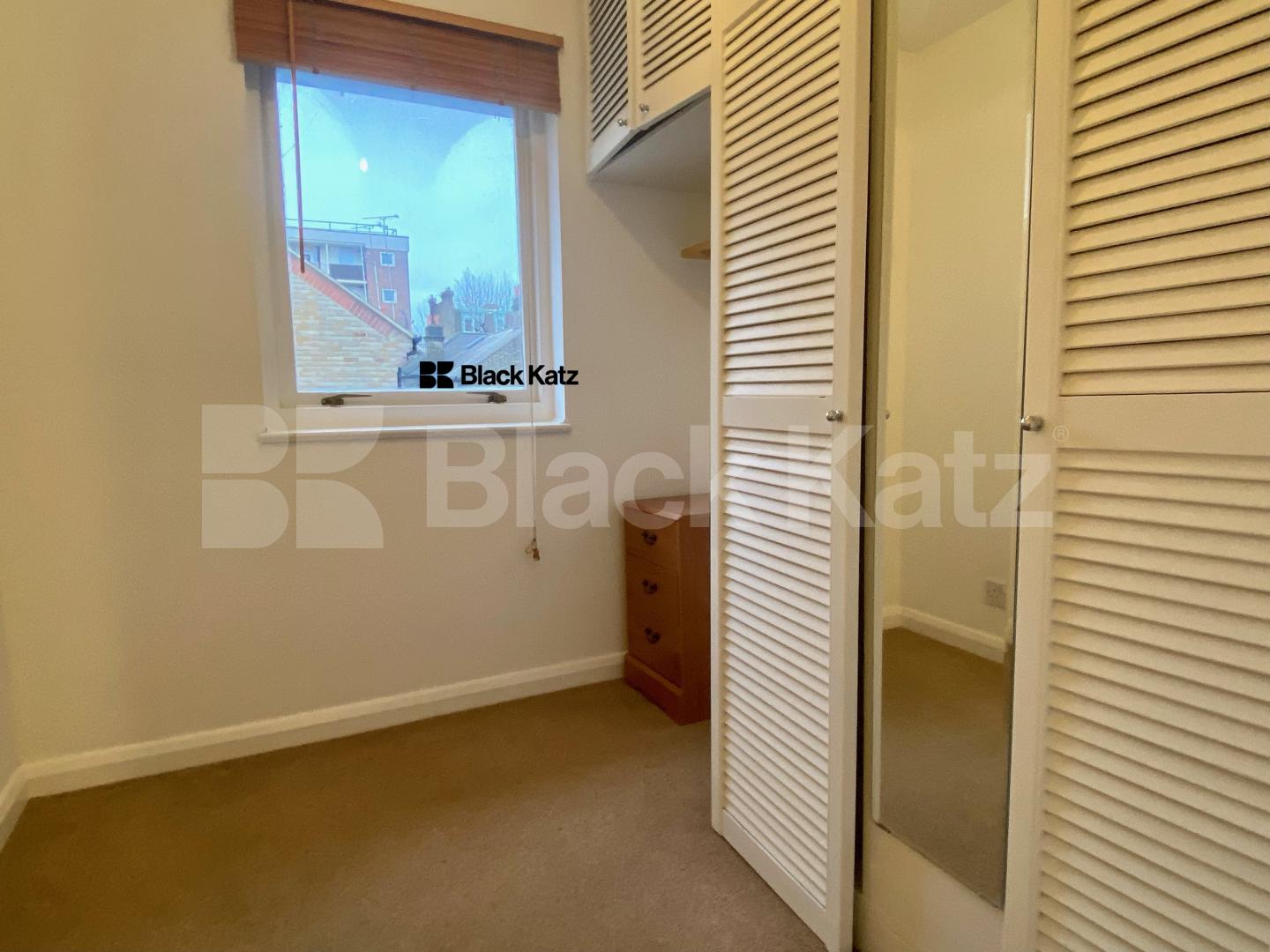 Two bedroomed house with study room, conservatory, parking & charming garden   Kinburn Street, Rotherhithe/Canada Water. 